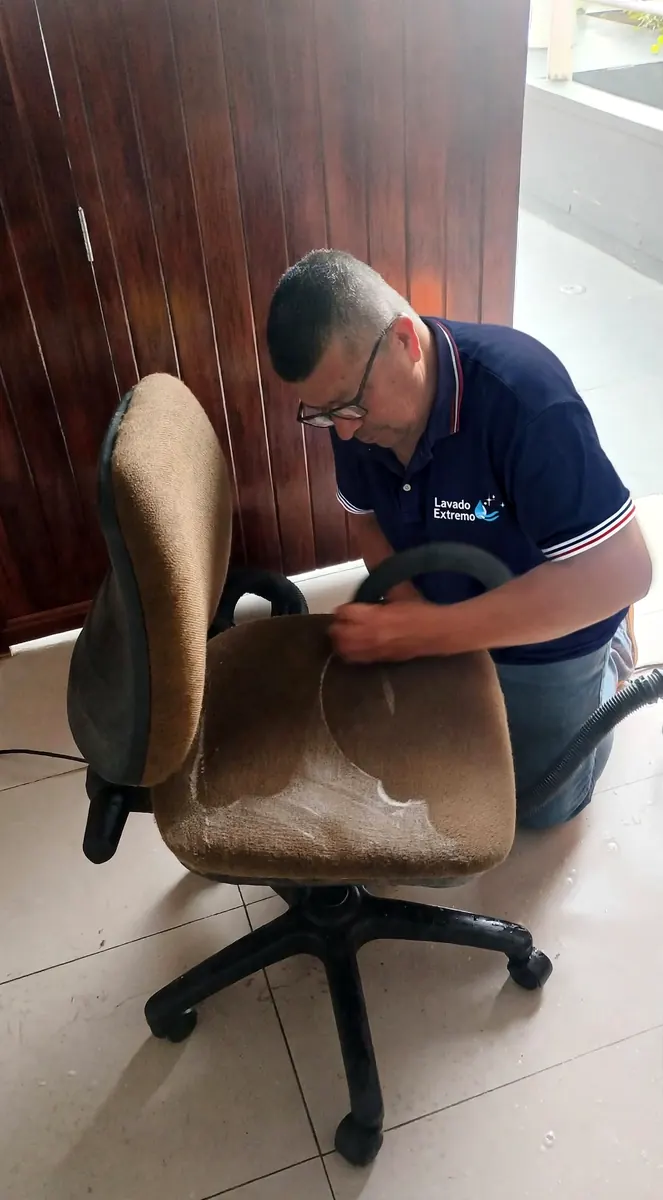 Lavado de una silla de oficina